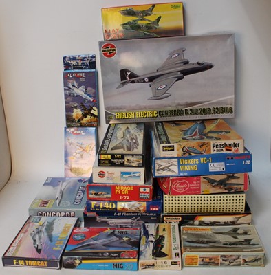 Lot 1039 - Large quantity of 18 mixed makers of aircraft...