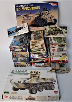 Lot 1040 - Mixed group of 20 military and aircraft kits...