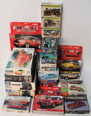 Lot 1042 - A large quantity of approx 20 car and truck...