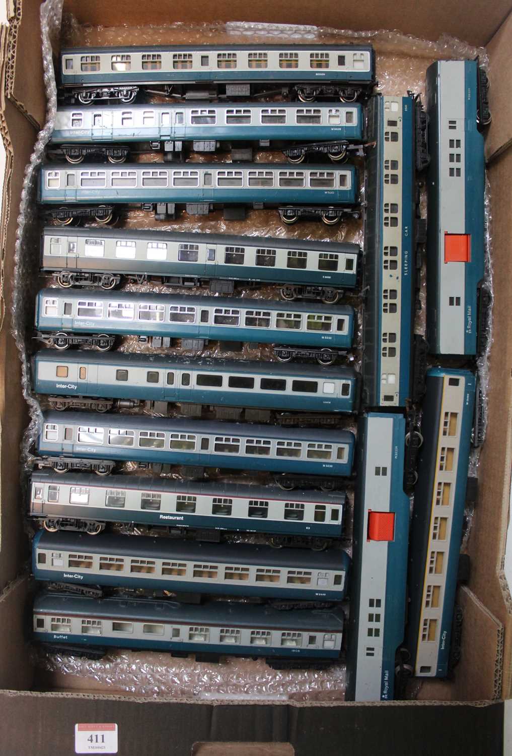 Lot 411 - 14 BR blue and grey bogie coaches including...