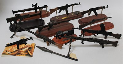 Lot 2114 - A tray of various kit built military weapons,...