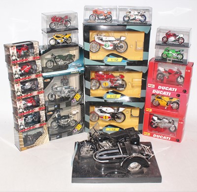 Lot 2361 - A large group of 21 boxed mixed scale motor...