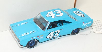 Lot 2368 - A Franklin Mint 1/24 sale diecast precision...