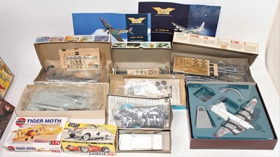 Lot 1073 - A group of 8 model aircraft kits to include a...