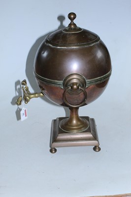 Lot 16 - An early 20th century copper samovar of...