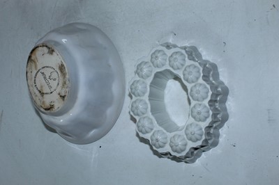 Lot 71 - A Shelley ceramic jelly mould together with...