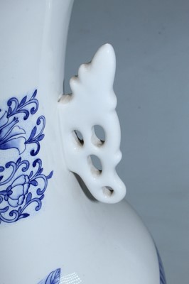 Lot 109 - A large modern blue & white vase having a...