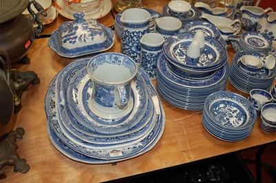 Lot 129 - A large collection of assorted blue & white...
