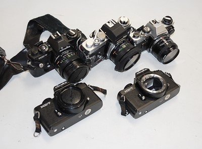 Lot 164 - A collection of assorted photography equipment...
