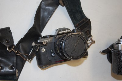 Lot 164 - A collection of assorted photography equipment...