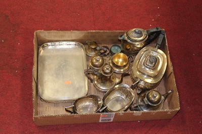 Lot 168 - A box of miscellaneous metalwares to include a...