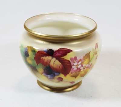 Lot 200 - An early 20th century Worcester jardiniere of...