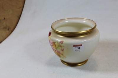 Lot 200 - An early 20th century Worcester jardiniere of...