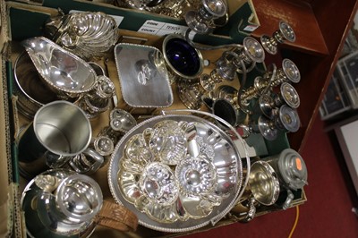 Lot 277 - A box of miscellaneous silver plated wares, to...