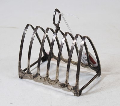 Lot 264 - A George V silver 6 division toast rack, 3.6oz