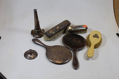 Lot 346 - A collection of miscellaneous items, to...