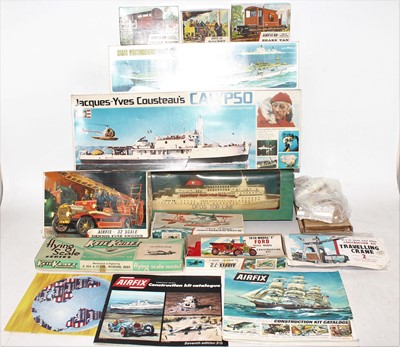 Lot 1086 - A group of 15 items, mainly Airfix and Revell...