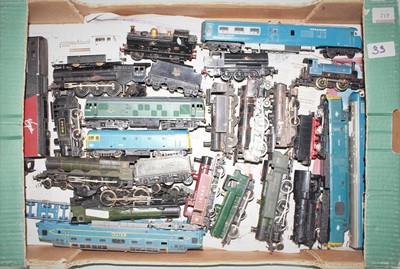 Lot 432 - One tray containing 22 various 00 and H0 gauge...