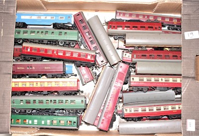 Lot 441 - 35 various loose 00 gauge Triang Hornby and...