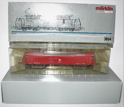Lot 448 - A Marklin H0 model No. 3654 electric...