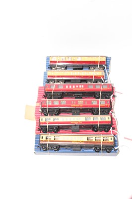 Lot 560 - Six Hornby-Dublo coaches all (NM-BE) two D11...