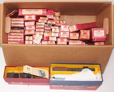 Lot 563 - A large collection of Hornby-Dublo boxed...