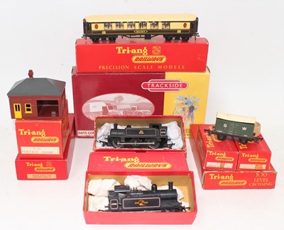 Lot 564 - Collection of Triang items: R52 0-6-0 tank...