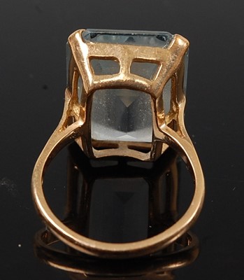 Lot 2577 - A 9ct yellow gold synthetic spinel dress ring,...