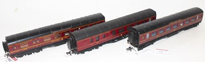 Lot 581 - Three Exley LMS coaches, fitted with Dublo...