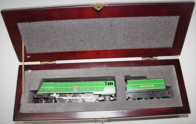 Lot 615 - Hornby Railways R320 ‘West Country’...