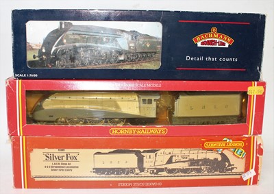 Lot 473 - Three various boxed Bachmann and Hornby 00...