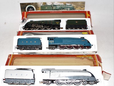 Lot 493 - Three various Hornby Railways 00 gauge Class...