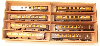Lot 510 - Eight various loose Hornby Pullman coaches,...