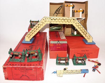 Lot 220 - Tray of Hornby Accessories including 1929-33...