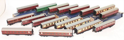 Lot 341 - A collection of 18 Hornby Dublo tinplate...