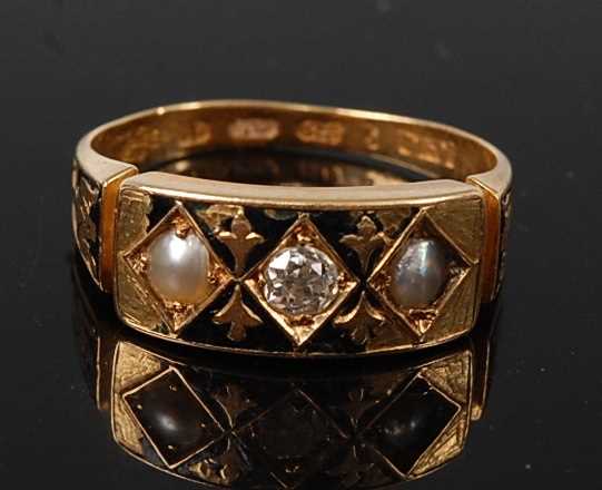 Lot 2589 - A late Victorian 18ct yellow gold, pearl and...