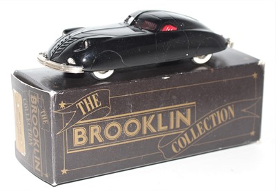 Lot 2141 - A Brooklyn Collection model No. BRK33 white...