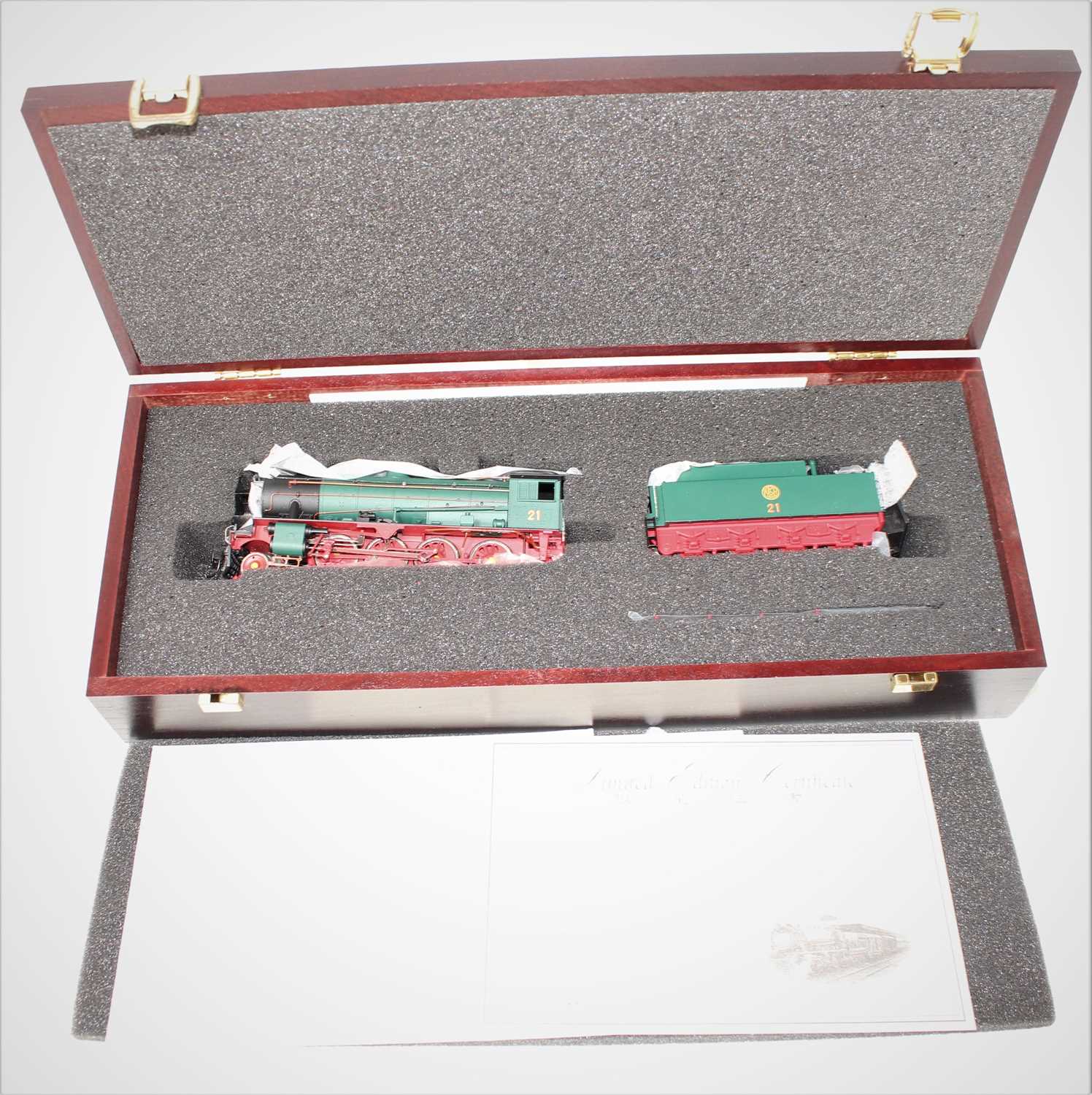 Lot 662 - A Bachmann China limited edition H0 scale...