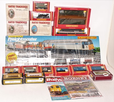 Lot 675 - A Hornby Railways and similar 00 gauge boxed...