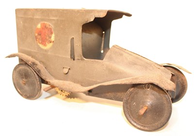 Lot 878 - An early 20th century tinplate and clockwork...