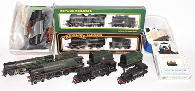 Lot 384 - Tray of locomotives to include Replica...