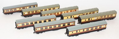 Lot 640 - 8 Hornby Dublo Brown and Cream coaches, 4x...