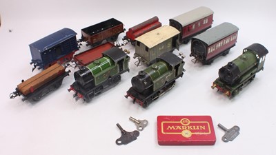 Lot 253 - Tray containing Hornby items to include Pre...