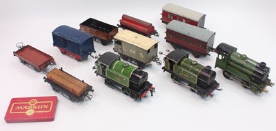Lot 186 - Tray containing Hornby items to include Pre...