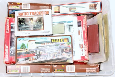 Lot 681 - A box of lineside kits in plastic and card,...