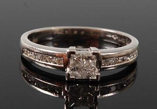 Lot 2596 - A platinum diamond quatrefoil cluster ring,...