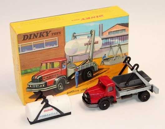 Lot 1525 - French Dinky Toys 805 Gamion Unic Multibenne...