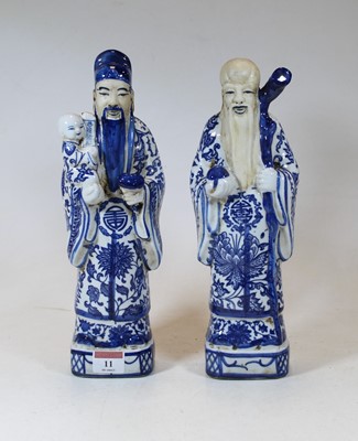Lot 11 - A pair of modern Chinese blue and white...
