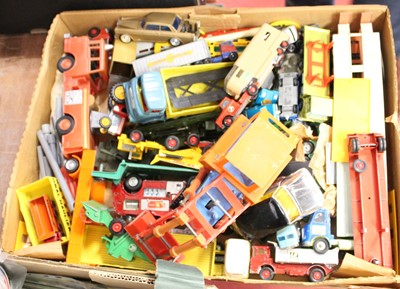 Lot 81 - A box of assorted loose and playworn...