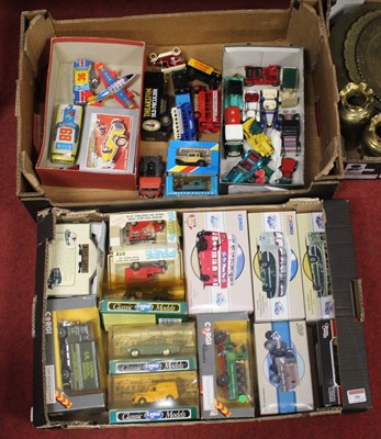Lot 90 - A box of modern issue diecast toy vehicles, to...